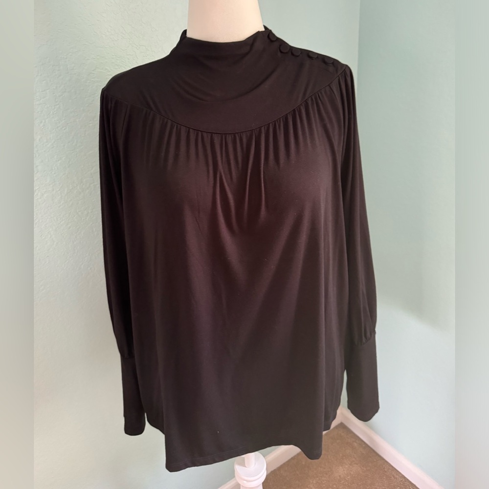 Ann Taylor long sleeve top with cute button detail